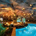 Regnum The Crown Hotel 5*