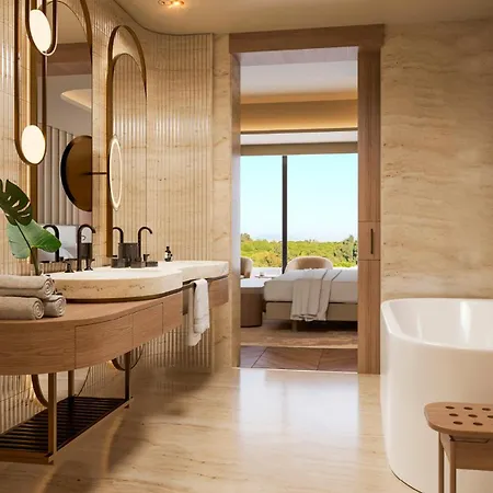 Hotel Regnum The Crown 5*