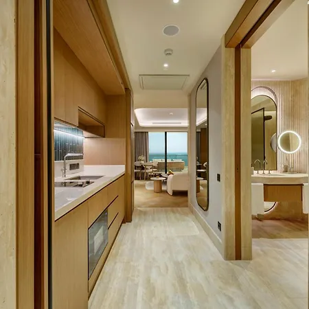 Hotel Regnum The Crown