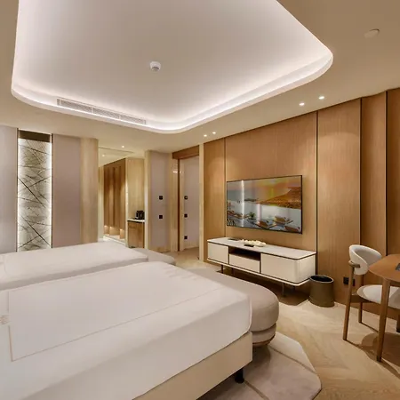 Regnum The Crown Hotel 5*