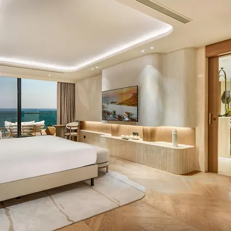 Regnum The Crown Hotel 5*