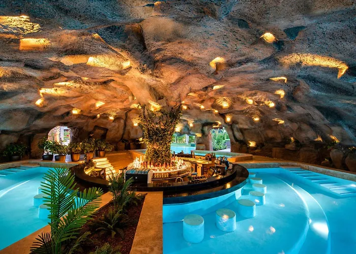 Regnum The Crown 호텔 5*