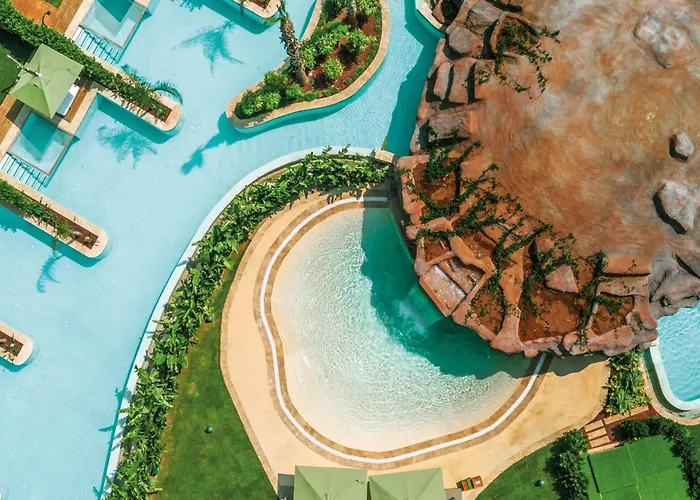 Regnum The Crown 호텔