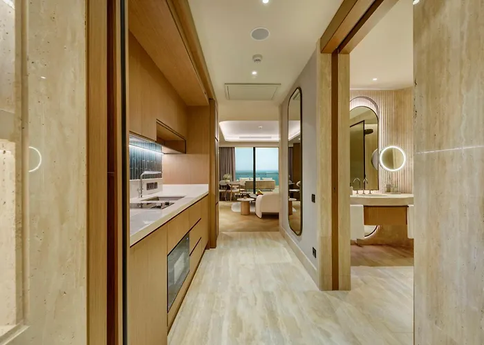 호텔 Regnum The Crown