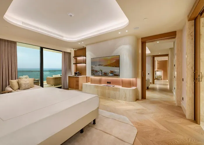 호텔 Regnum The Crown