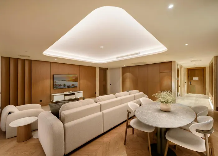 Regnum The Crown 호텔 베렉