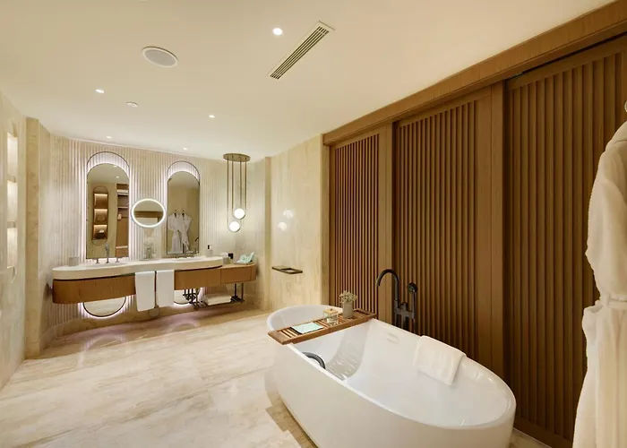 Regnum The Crown 호텔