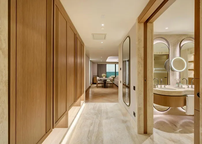 호텔 Regnum The Crown 5*