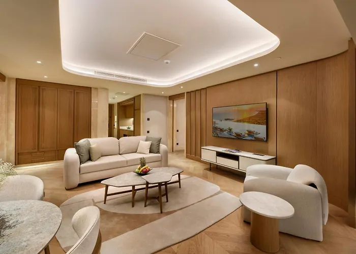 Regnum The Crown 호텔