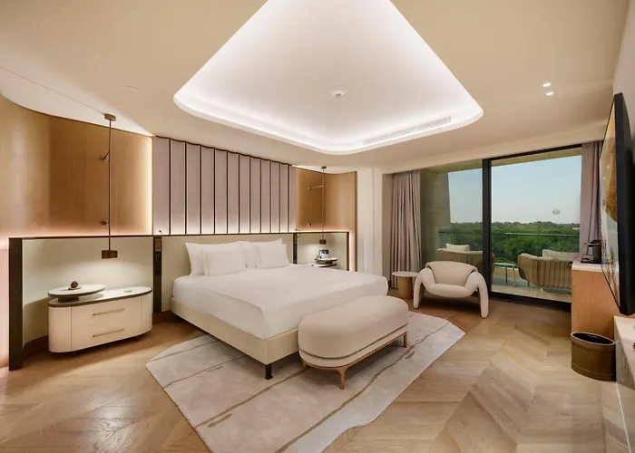 Regnum The Crown 호텔