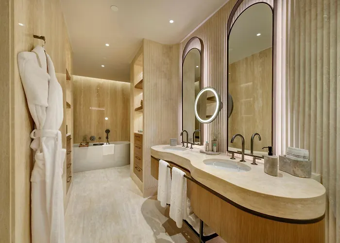 호텔 Regnum The Crown 베렉