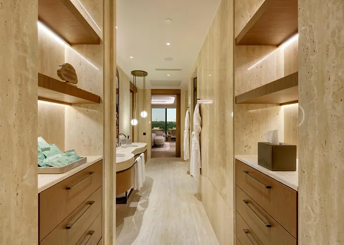 호텔 Regnum The Crown 5*