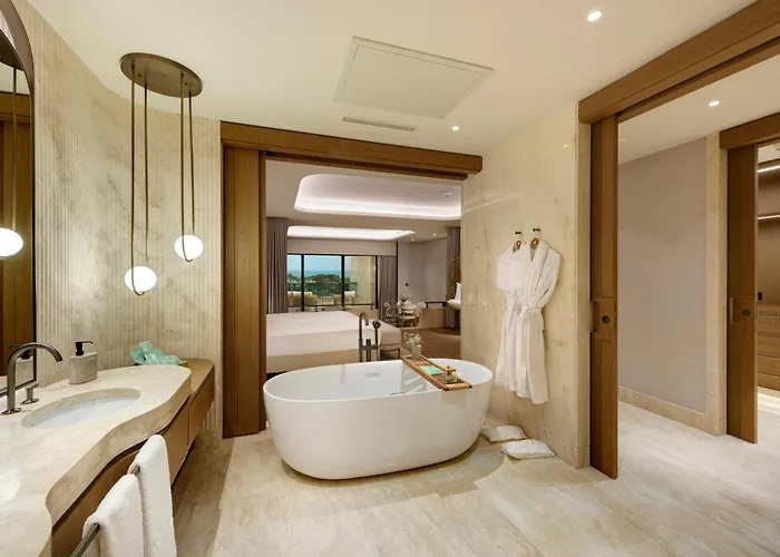 호텔 Regnum The Crown 베렉