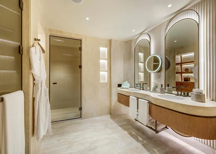 Regnum The Crown 호텔