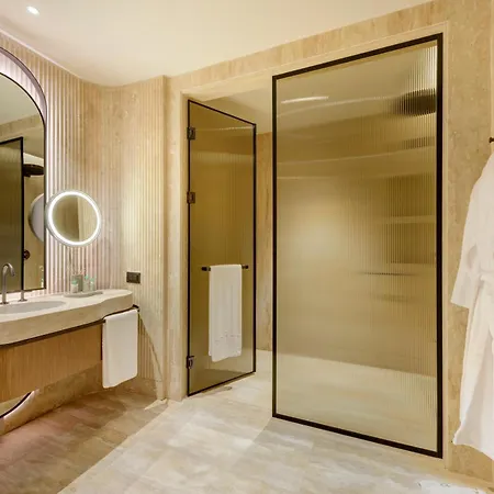 Regnum The Crown Hotel 5*