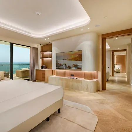 Hotel Regnum The Crown