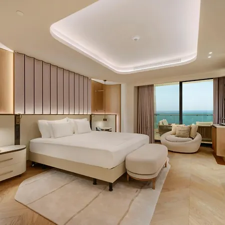 Hotel Regnum The Crown