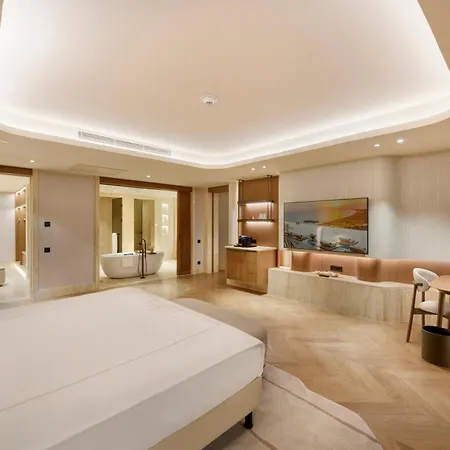 Regnum The Crown Hotel