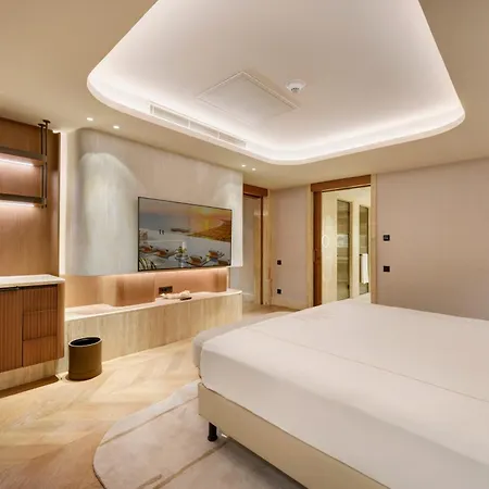 Regnum The Crown Hotel