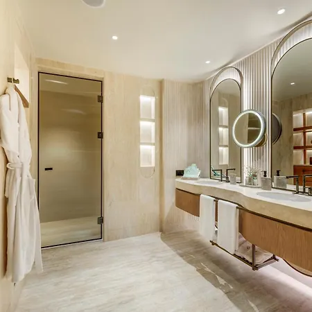 Regnum The Crown Hotel