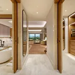 Regnum The Crown Hotel